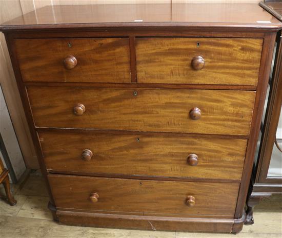 A Victorian mahogany bowfront chest of drawers, W.120cm